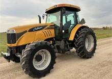 Tractoren met vierwielaandrijving Challenger MT475B
