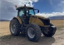 Tractoren met vierwielaandrijving Challenger MT555E