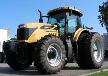 Tractoren met vierwielaandrijving Challenger MT575B