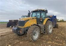 Tractoren met vierwielaandrijving Challenger MT585D