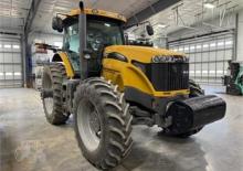 Tractoren met vierwielaandrijving Challenger MT675D
