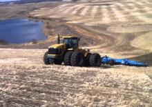 Tractoren met vierwielaandrijving Challenger MT975B