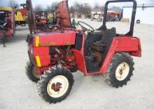 Tractoren met vierwielaandrijving Belarus MTZ-220
