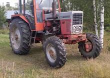 Tractoren met vierwielaandrijving Belarus MTZ-525