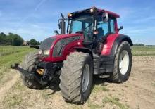 Tractoren met vierwielaandrijving Valtra N142