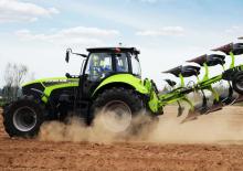 Tractoren met vierwielaandrijving Zoomlion PL2304