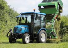 Tractoren met vierwielaandrijving LS R41 HST