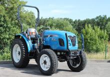 Tractoren met vierwielaandrijving LS R50 HST