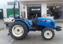 Tractoren met vierwielaandrijving LS R36i HST