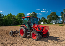 Tractoren met vierwielaandrijving Kioti RX6640 Powerschuttle Cab