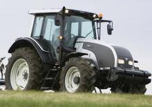 Tractoren met vierwielaandrijving Valtra T162e