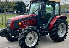 Tractoren met vierwielaandrijving TYM T700