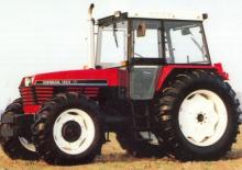 Tractoren met vierwielaandrijving UTB Universal U 453 DT