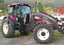 Tractoren met vierwielaandrijving Valtra XM 150