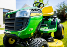 Zitmaaiers en Tuin tractoren John Deere X126