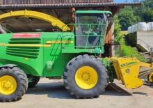 Veldhakselaars met vierwielaandrijving John Deere 7200