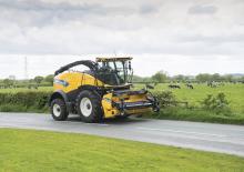 Veldhakselaars met vierwielaandrijving New Holland FR 550