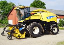 Veldhakselaars met vierwielaandrijving New Holland FR 9050