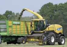 Veldhakselaars met vierwielaandrijving New Holland FR 9060