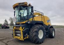 Veldhakselaars met vierwielaandrijving New Holland FR 9090