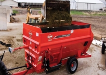 voermengwagens Kuhn Knight 4136