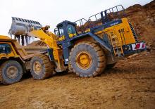 Wielladers Komatsu WA900-3