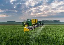 Zelfrijdende veldspuiten John Deere R4050i