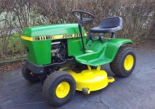 Zitmaaiers en Tuin tractoren John Deere 111