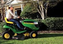 Zitmaaiers en Tuin tractoren John Deere D100
